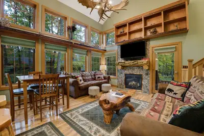 Image de 3br Disciples Village Condo - Près de Boyneland - Marche pour le ski / vie nocturne!
