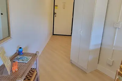 Image de Maui Sunset 401b remodelé avec cuisine complète et vue partielle sur l'océan.