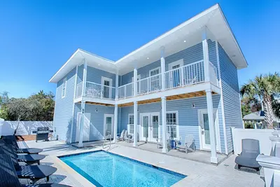 Image de \"Pier Destin-Y\" à Crystal Beach: piscine privée, à un pâté de maisons de la plage