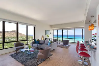 Image de Fabuleux Diamond Head et vue sur l'océan de cette deux chambres suite penthouse!