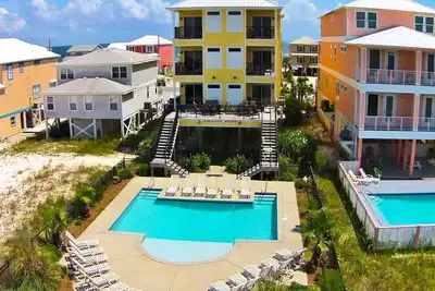 Image de Grande maison avec vue sur la plage et piscine privée au stand de limonade