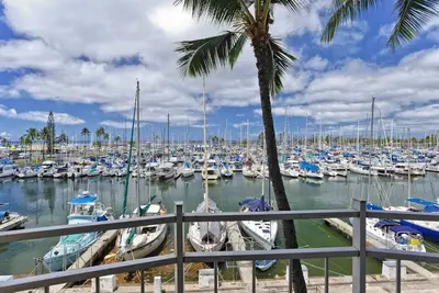 Mise à jour d'une chambre avec Ac, WiFi et vue sur la marina! 4 couchages.