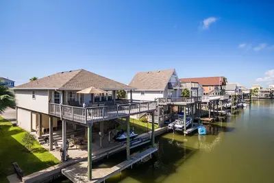 Image de Belle maison de canal à quelques pas de la plage! Animaux acceptés, Wifi gratuit