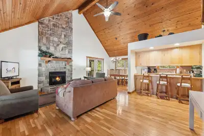 Image de Mayberry Lodge-2 chambres, 2 salles de bain animal lodge convivial au StoneBridge Resort