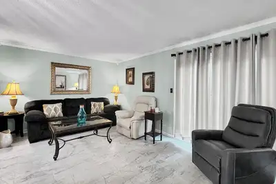 Image de 3br / 2. 5ba Townhouse situé dans le coeur de Destin! ! ! !