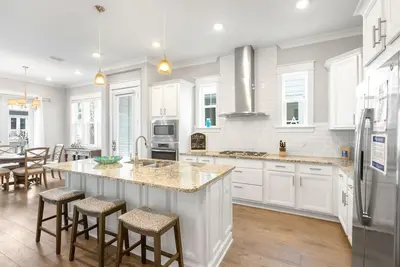 Image de 30Ashack - Condo Prominence, grande piscine communautaire avec 2 vélos