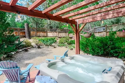 Image de Idyllwild Dairy Cottage: Studio romantique et charmant avec spa!