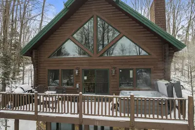 Image de Cadre paisible dans les bois à Boyne Mountain, Slopes Across The Street!