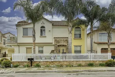 Image de Moderne Centre-ville haut de gamme Pismo Beach Home