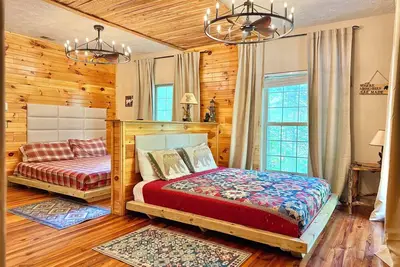 Image de Cabine De Luxe! Vues Sur Les Montagnes! Gated Resort! Grande salle de jeux! Grand Stationnement! Jacuzzi