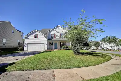 Image de Meublé, tous les services inclus Corporate / Court terme 4 Bdrm Home / Great School!
