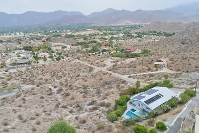 Image de Maison contemporaine avec piscine et vues incroyables
