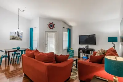 Image de Condo fabuleux, à quelques minutes en voiture de la plage, avec piscine chauffée