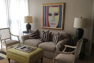 Image de 3 Bd / 3 Ba idéalement situé près de l'Université de High Point Market &