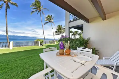 Image de Superbe remodelage partiel et nouveau climatiseur! Oceanfront sur le point! Napili Point B5