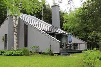 Image de Falcon House: Chalet moderne Vt avec sauna, randonnée pédestre, yoga. Vélo à Woodstock Village