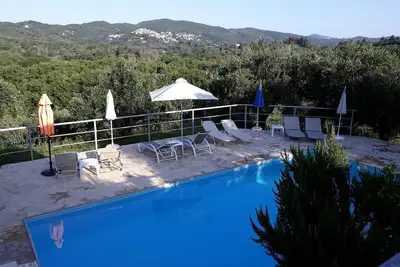 Image de vivre seul dans l'oliveraie, piscine, à 3 km de la mer, loin du tourisme