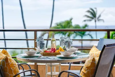 Image de Kuleana 321, 1 lit / 1ba, 4 couchages, Vues de Lanai, Golden Sand Beach en face, Ac