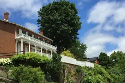 Image de Vue depuis Quality Hill surplombant le quartier historique, à quelques pas du centre-ville