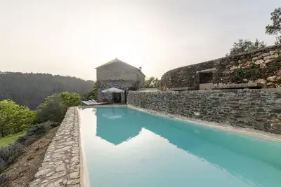 Image de Villa San Sebastian avec piscine et proche de la nature. nice place