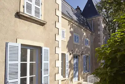 Image de Authentique manoir dans village viticole en Bourgogne