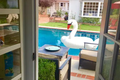 Image de Retraite Poolhouse • 2bd / 1ba • Spa • Bbq • Foyer • Entrée privée 24/7 • Blanchisserie
