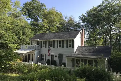 Image de Pays vivant avec une vue sur le lac