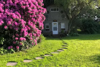 Image de Maison de campagne aux fleurs sauvages