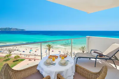 Image de Appartement Spectaculaire Et Moderne En PREMIÈRE Ligne De La Plage. Wiffi Et Parking