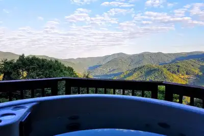 Image de Vue Magnifique À L'ANNÉE! Log Cabin, bain à remous, cheminée, foyer, privé