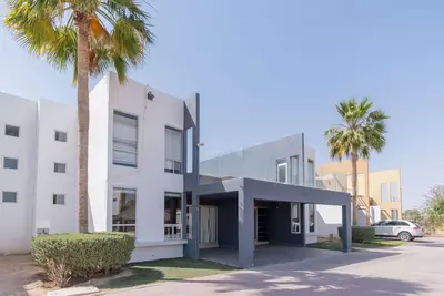 Image de Maison de ville toute neuve à quelques minutes de la plage dans une communauté sécurisée / fermée