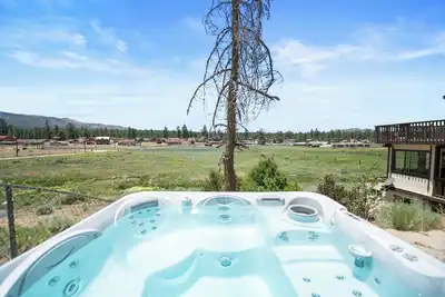 Image de 14 pers! Spacieux! Brillant! 4 ÉTOILES, 5 chambres 4 salles de bain, Hot Tub privé! RANDONNÉE!