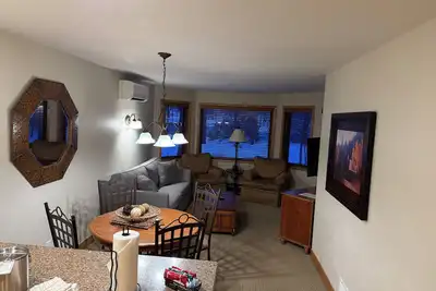 Image de Condo moderne et nouvellement mis à jour dans Egg Harbour panoramique! Comté de Door County!