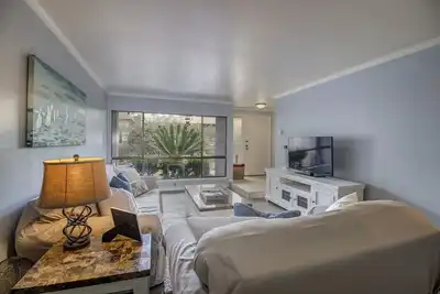 Récemment rénové 2br 2. 5ba 1400 Sqft