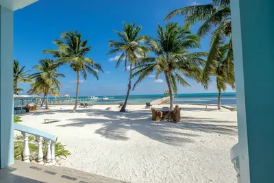 Image de Sunset Beach 🐚B1🐚 - Beachfront à sa meilleure piscine, kayaks, vélos et plus 🏖
