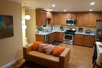 Image de Plage 4plex récemment rénovée ~ Animaux autorisés ~ 2 miles de la plage! !