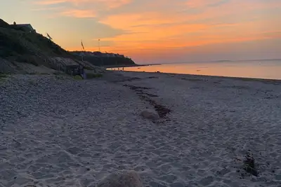 Image de Nouveau- Boardwalk Beach Rental-étapes à la plage privée à Manomet, Mass