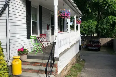 Image de Milton Retreat, à 5 minutes de Boston, des autoroutes principales. Quartier familial sûr. 😀