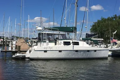 Image de Boat-N-Breakfast! Hébergement de luxe à bord d'un catamaran de 44 '