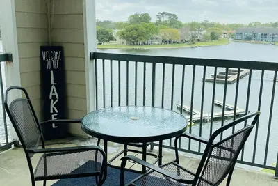 Image de Condo au bord de l'eau avec piscine privée et vue imprenable!