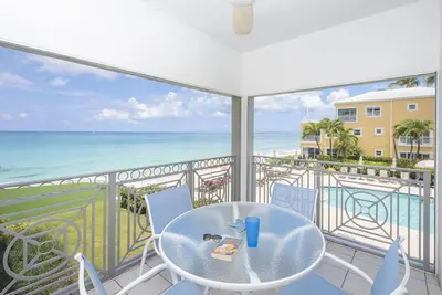 Image de Vue ultime des Caraïbes! Emplacement parfait! Regal Beach # 122 par CaymanVacation