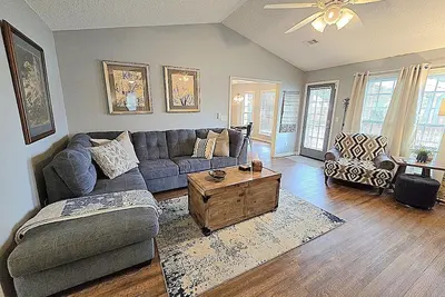 Image de Confortable moderne calme et à proximité de l'hôpital Nea, College Campus & Hub de la ville