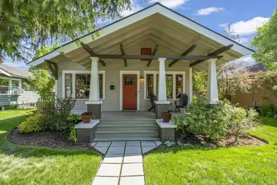 Image de Bungalow historique de Westside Craftsman, Ă pied du centre-ville