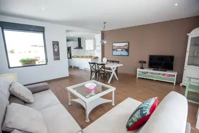 Image de Home jacuzzi Wifi, 7 couchages, Terrasse Spectaculaire