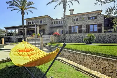 Image de Maison de vacances א Ariany avec piscine
