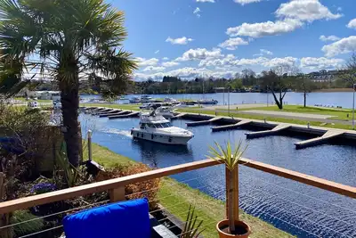 Image de Maison de Vacances de Luxe Bord de L'eau Dans un Superbe Ballina / Kil