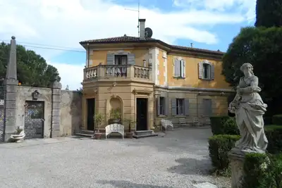 Image de Le Gate Lodge est une villa de 180 m² avec parc