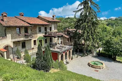 Fabuleuse demeure à Bastia Mondovì, avec piscine