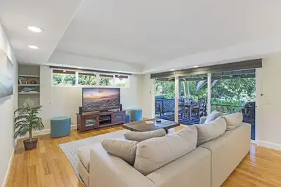 Image de Maison privée 4bd, à pied de la plage à Kahana