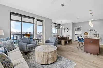 Image de Luxueux étage supérieur 2 chambres 2 salles de bain Downtown Condo-Corner Unit # 604